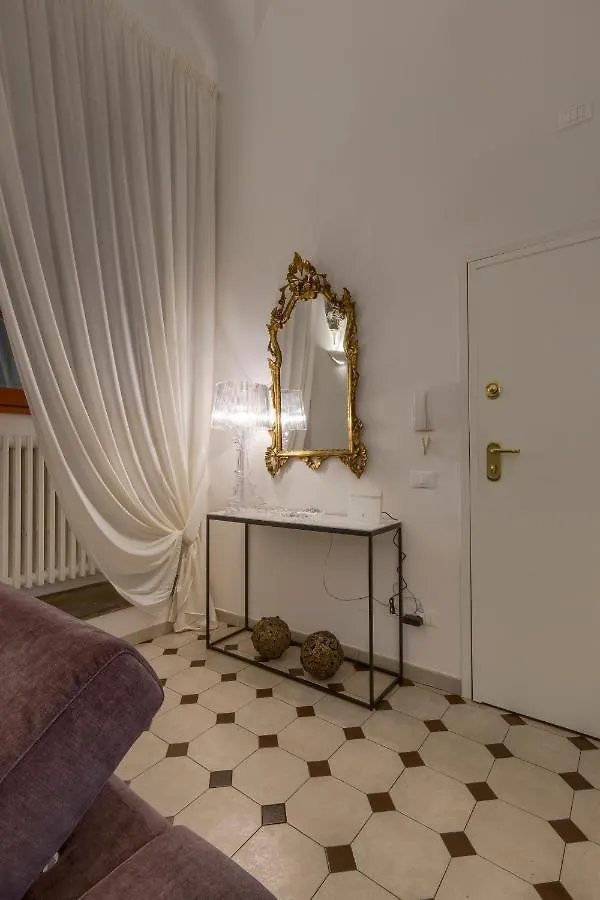 Apartment La Casa Di Bruna E Giordano In Santo Spirito Florence Italy