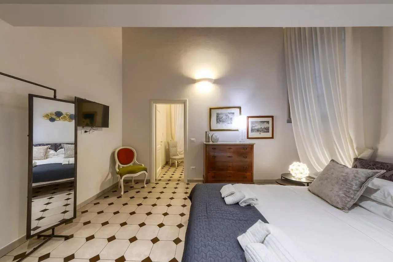 La Casa Di Bruna E Giordano In Santo Spirito Florence