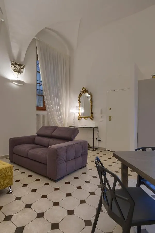 Apartment La Casa Di Bruna E Giordano In Santo Spirito Florence Italy
